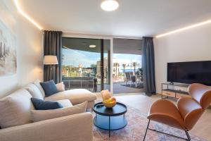 Holiday Apartment The Wave Carvajal - 3hvězdičkové hotely ve městě Fuengirola