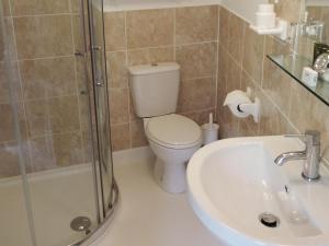 Twin Room with Shower room in Cornerways