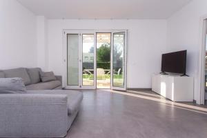 S018 - Sirolo, nuovissimo trilocale in pietra con giardino dx