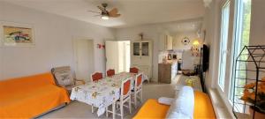 Apartment in Slatine with sea view, terrace, WiFi (4785-1)