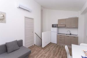 S210 - Sirolo, nuovissimo bilocale vista mare al primo piano