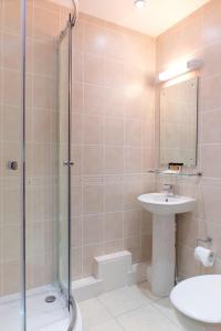 Twin Room with Sea View room in Best Western Livermead Cliff Hotel