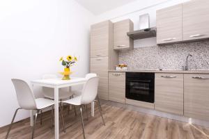 S209 - Sirolo, nuovissimo bilocale con portico pt