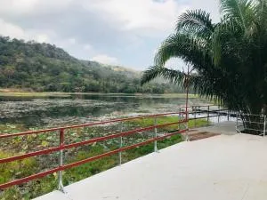 บ้านภูเคียงน้ำรีสอร์ท ที่พักใกล้วัดเรืองแสง - 乌汶