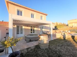 Villas La Bastide - Coeur de l'Enclave des Papes : photos des chambres