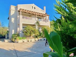 Beach Villa Heart House with private pool by DadoVillas