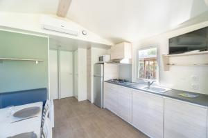 Campings Camping Le Lac Bleu : photos des chambres