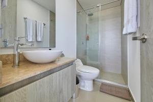 Artsy Oceanview Condo W Incredible Rooftop Pool