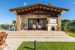 The Luxury Beach Villa with shared Swimming Pool, between Viareggio and Torre del Lago Puccini