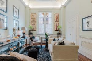 The Medieval Penthouse, Indulge among History in a Luxury 5 Bedrooms Apartment