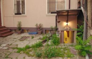 Top Center Semidetached Apartment Studio
