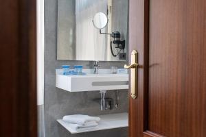 Double or Twin Room with Balcony room in Hotel Olimpo