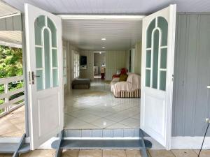 Gray House - Com piscina pertinho do mar!