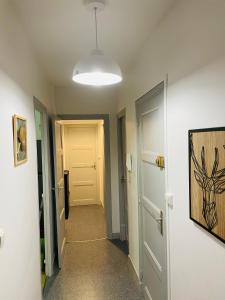 Appartements Charmant appartement de coeur de ville - 2 chambres lits Queen size - NETFLIX - WIFI : photos des chambres