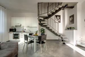 Alamanni Apartment by Mamo Florence