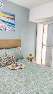 Apto Centro Ubatuba com Varanda Gourmet, Suíte, Piscina e Garagem Privativa Coberta