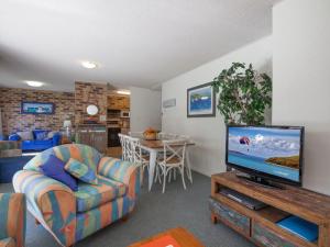 Bay Parklands, 62 2 Gowrie Avenue - Wifi, Pool, Tennis, Water Views & Aircon