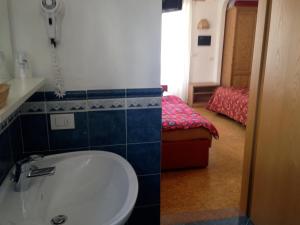 Liz Hotel & Apartments