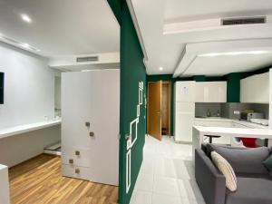 GREEN HOUSE OVERLOOKING INTERNATIONAL SCHOOL