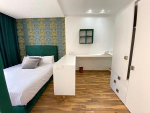 GREEN HOUSE OVERLOOKING INTERNATIONAL SCHOOL