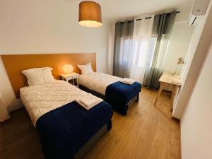 Beautiful Apartment - Family and Group of Friends