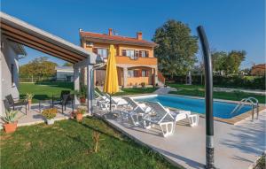 Three-Bedroom Holiday Home In Barban