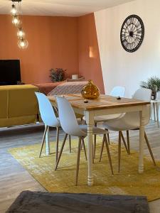 Appartements Comme un Air de Provence a Blois : photos des chambres