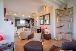 Ianthi Beach Villa by "elite"