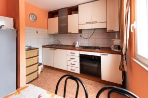 Apartment in Vinišce with Balcony, Air condition, WIFI, Washing machine (4753-7)