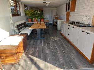 Sleeping with bees - Tourist farm Muha 