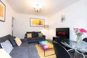 4 Bedroom House with 7 Beds and 2 Bathrooms-Available for Families and Extended FlexibleStays