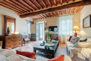 Villa Brunetta, Discover your Modern but Traditional Villa in Lucca
