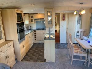 Holiday Caravan - Sleeps 4 with Parking