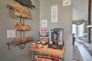 Fire Pit, Gazebo and Hot Tub North Charleston Home!