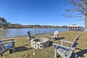 Shoreline Home with Boat Dock and Fire Pit in Shelby! - Clanton