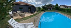 Maisons de vacances Beautiful 4-Bed country cottage with pool : photos des chambres