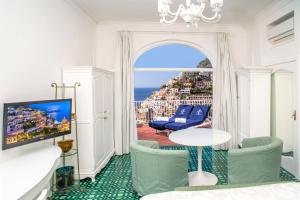 Two-Bedroom Apartment with Sea View room in Villa Fiorentino