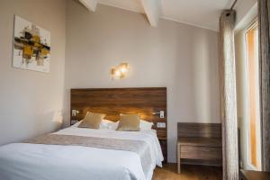 Hotels Logis Hotel Le Petit Casset : photos des chambres