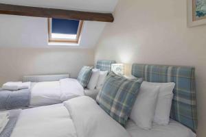 Luxury Cottage Nestled in the Heart of Pickering - Pet Friendly