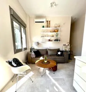 Nikaia Metro House - Keratsínion