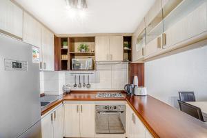 Ocean Bright 2BR W View, Wifi, Parking & Pool