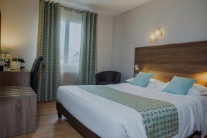 Hotels Logis Hotel Le Petit Casset : photos des chambres