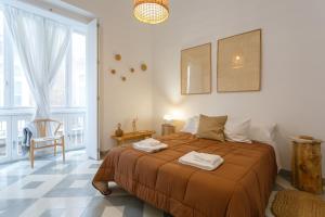 The QUEENs Designer Apartment by Cadiz4Rentals