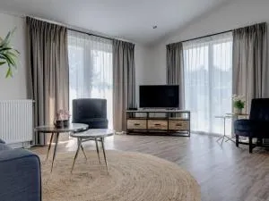 Modern chalet on the pond in a holiday park - 费尔德霍芬