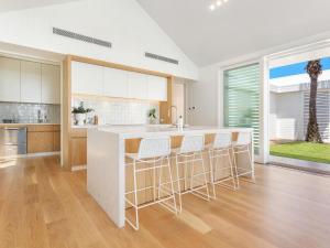 Aroha - beachside luxury home with private pool