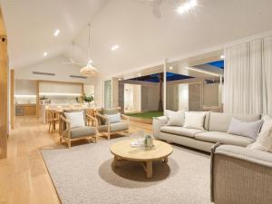 Aroha - beachside luxury home with private pool