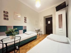 Hostel Helvetia - PRIVATE ROOMS in CITY CENTER and OLD TOWN