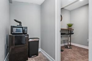 Modern House in Clearwater with access to a Shared Swimming Pool