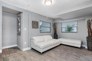 Modern House in Clearwater with access to a Shared Swimming Pool