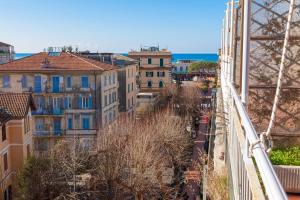 Alida House Top Floor